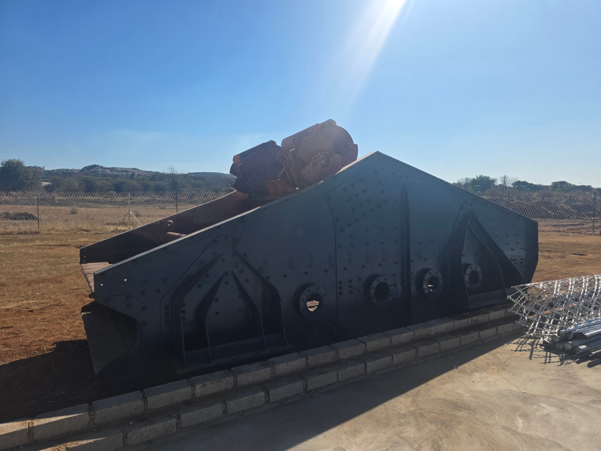 Vibrating screen deck on site
