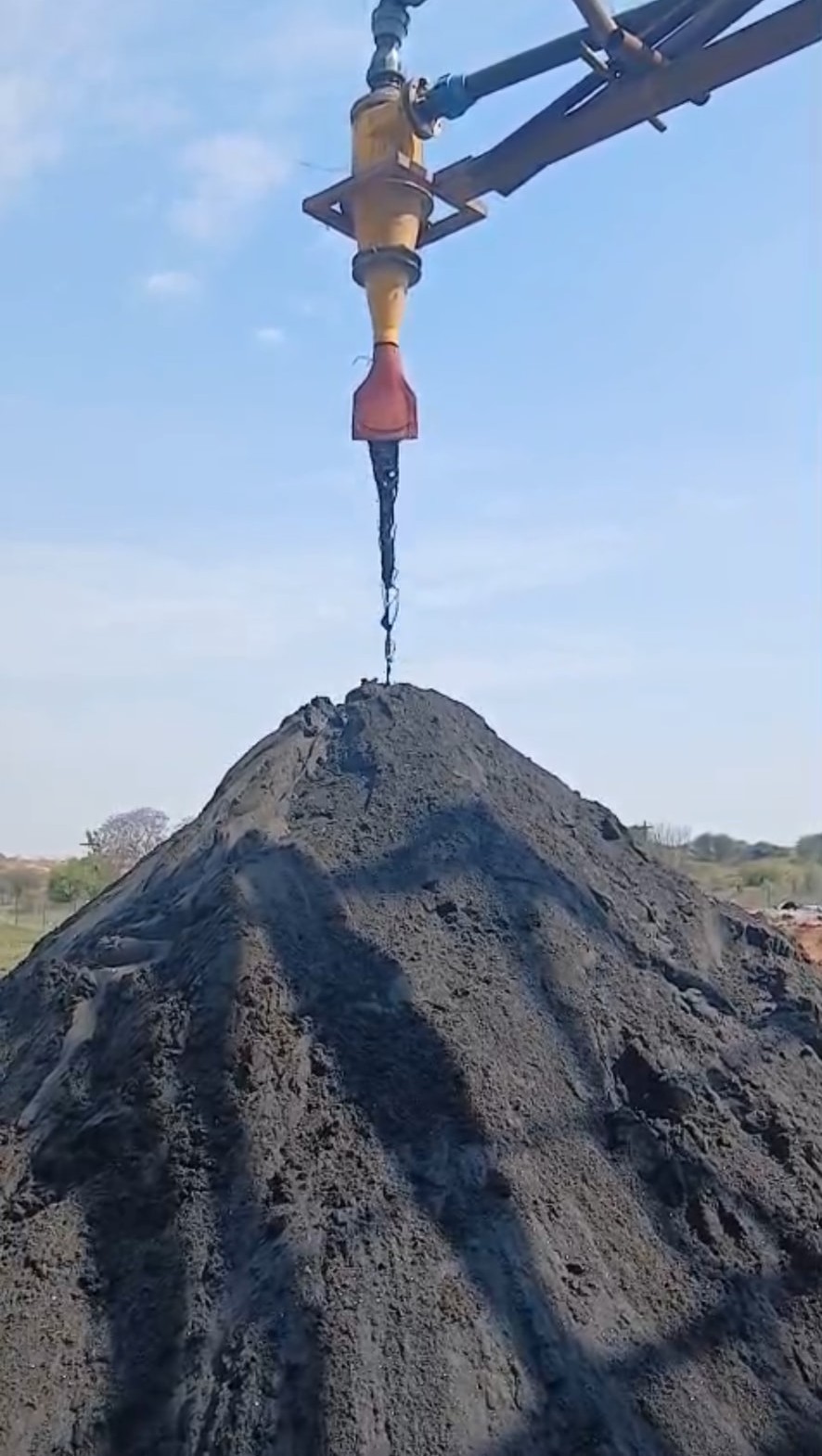Dewatering cyclone discharging washed chrome concentrate onto the stockpile
